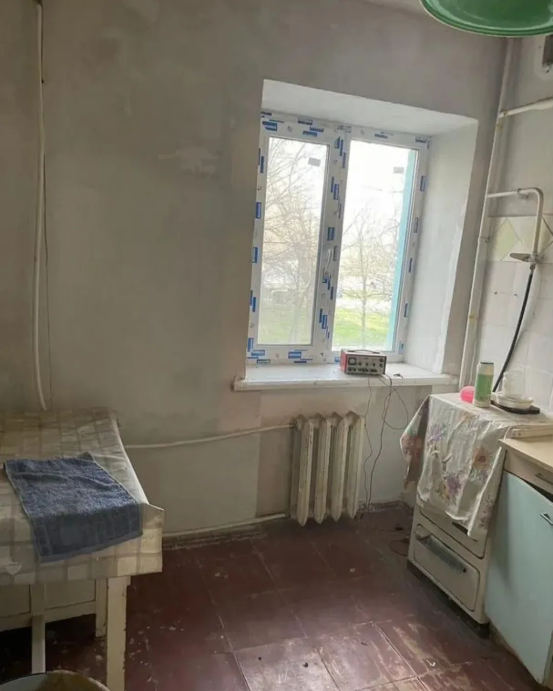 Продам 2-комн, кв.Гаевого, 2/5, кирпич, 41 м. кв., под ремонт, новые металлопластиковые...
