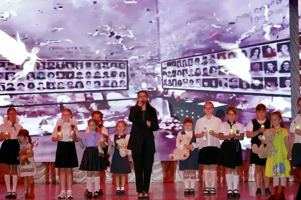 🕊️🕯️ В Районном центре культуры прошло памятное мероприятие, посвящённое Дню солидарн...