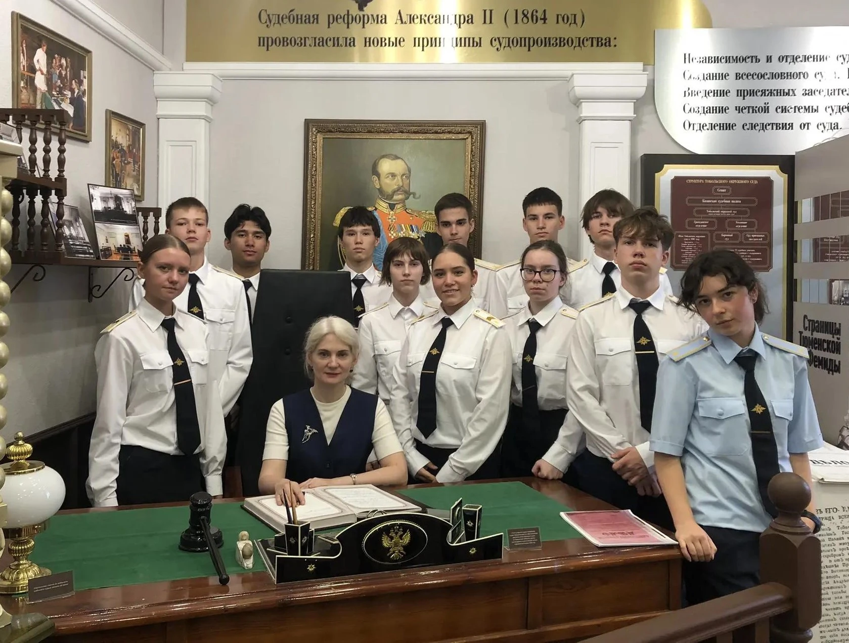 Десятиклассники из Тюмени наблюдали за уголовным процессом и заглянули в историю правос...