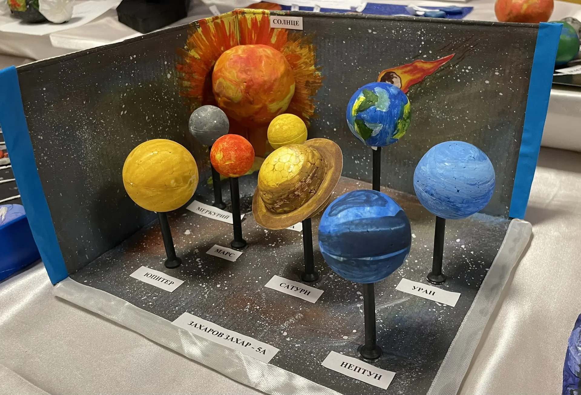 💫 ЭТО ПРОСТО КОСМОС!  🛰️В холле первого этажа развернулась уникальная выставка-конкурс, посвящённая 
