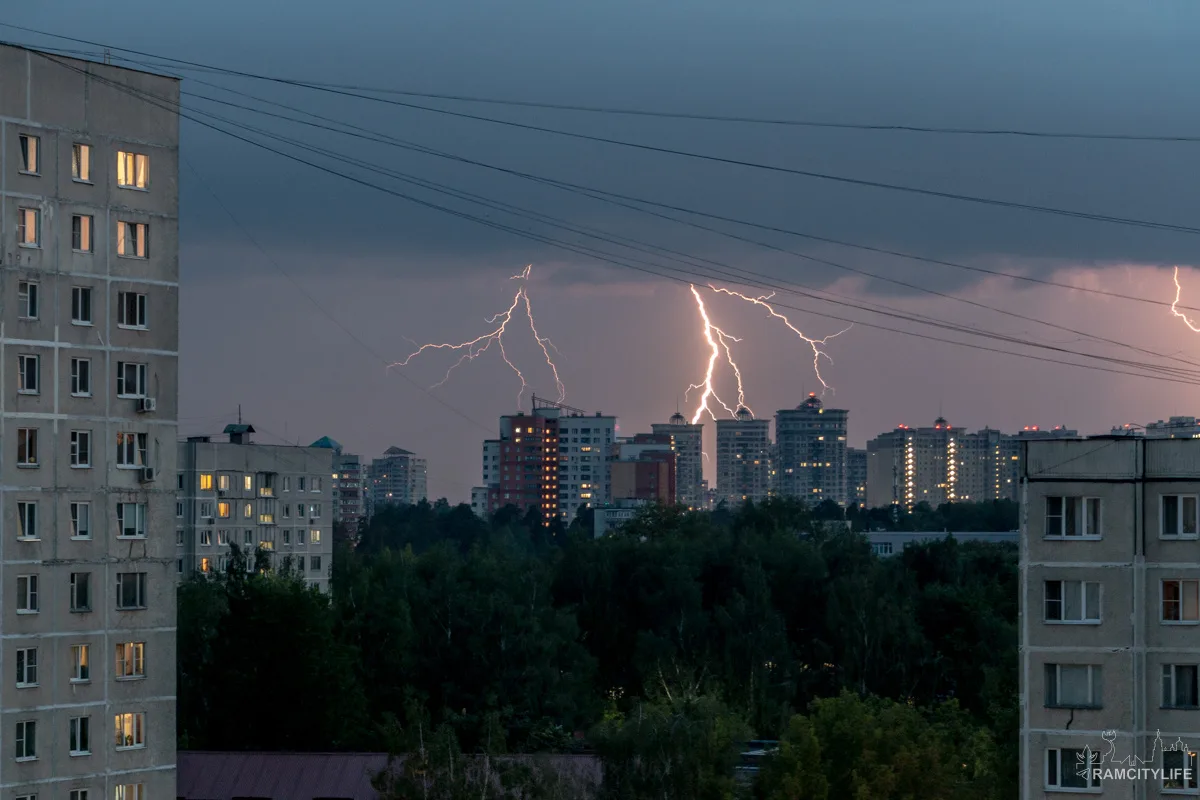 ☁️ Гроза с сильным дождем ожидается в Московском регионе в начале новой недели. Об этом сообщает Гид