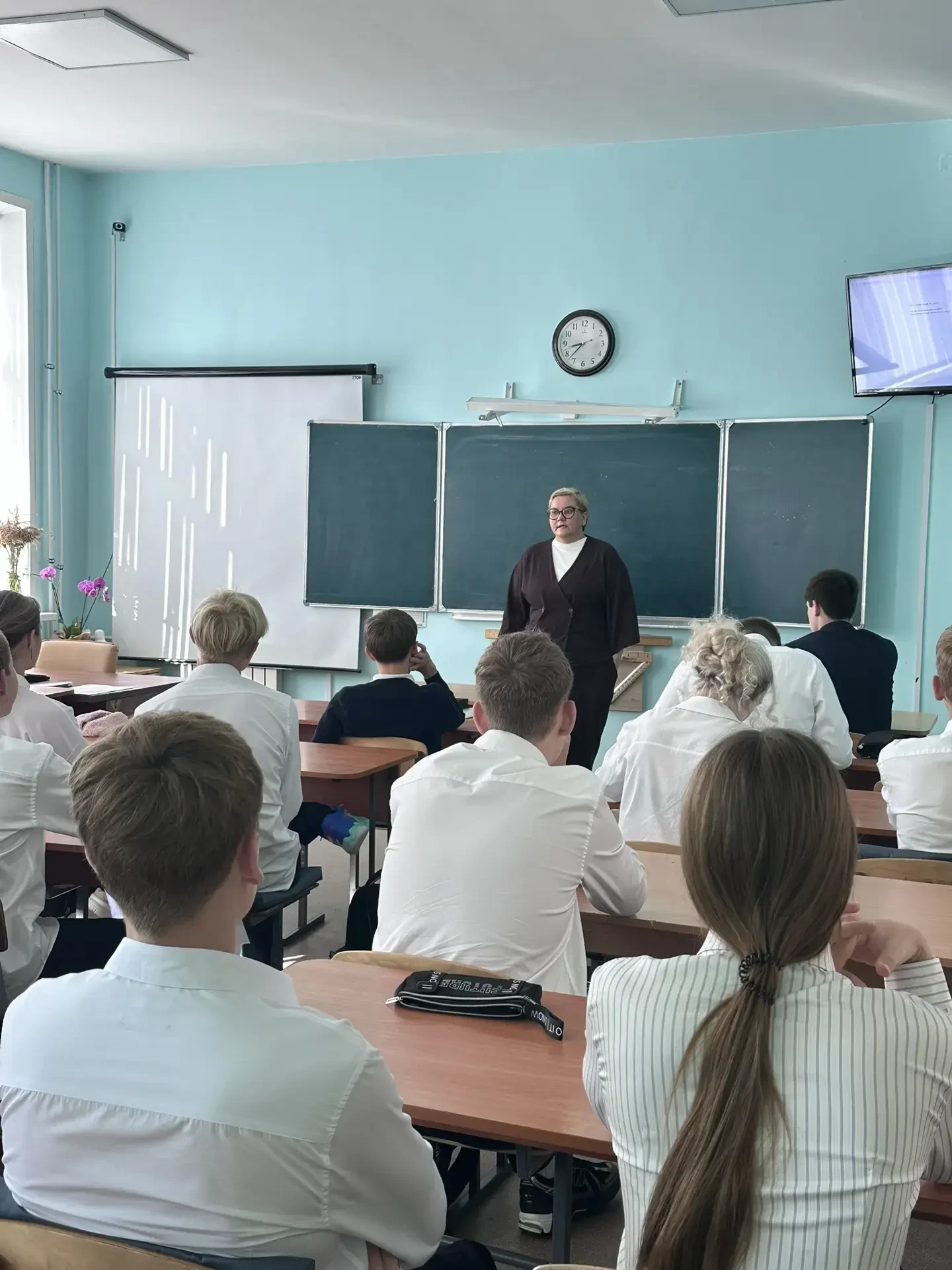 28 сентября в гостях у 9В была Власова Наталья Васильевна, которая является членом адво...