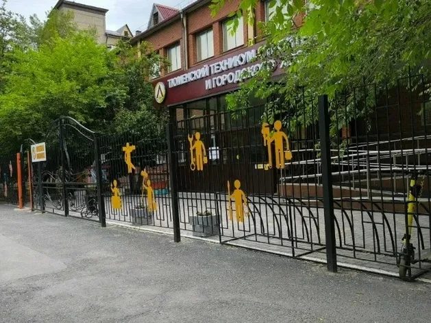 📚 В тюменском колледже возникла давка из-за рекордного числа набранных студентов. Учащ...