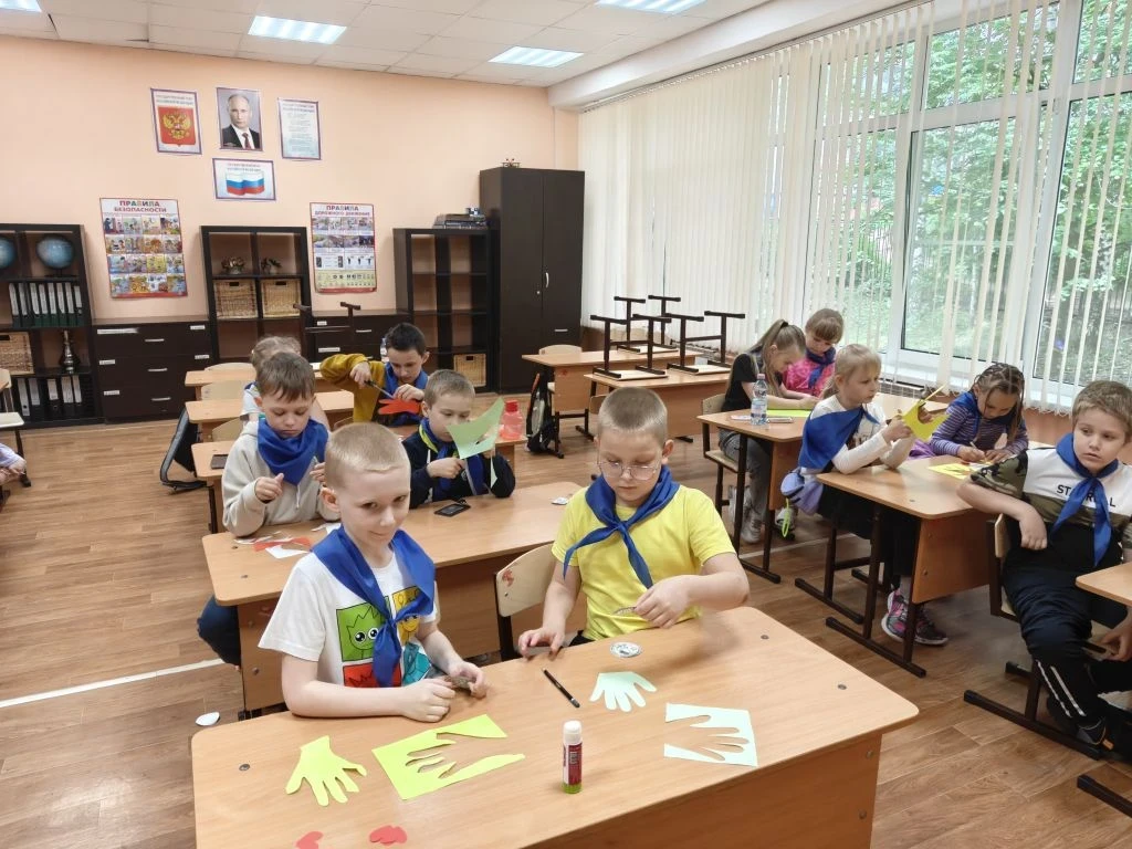 ☀ Первый день в школьном лагере «Городок» — смена «Орлята России»! 🇷🇺✨