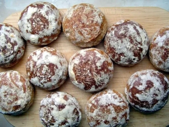 Если у вас залежался кефир в холодильнике, ни в коем случае не выливайте его – можно пр...