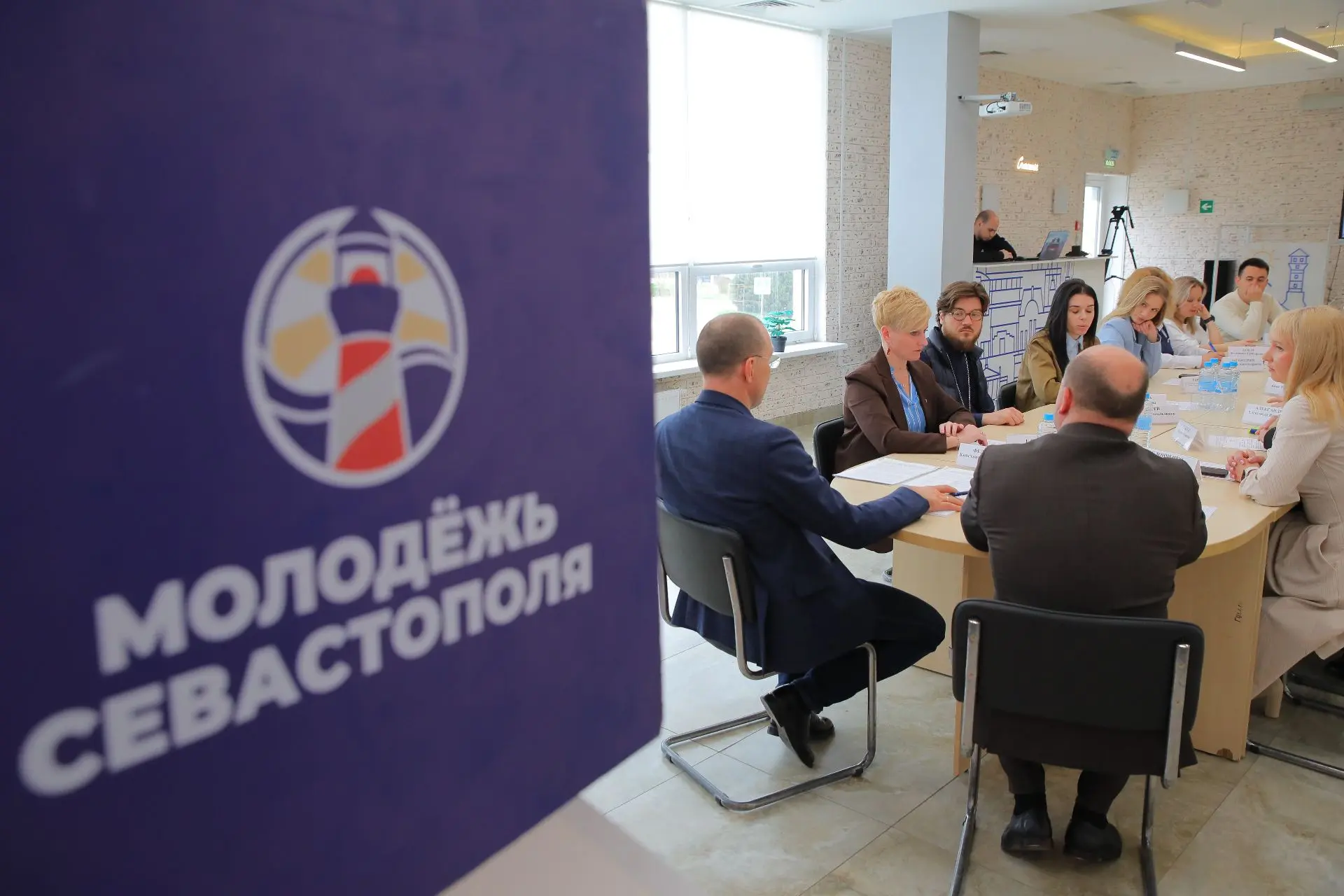 На площадке Севастопольского Дома молодёжи состоялась первая рабочая встреча с Общественным советом 