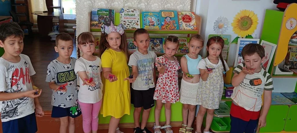 В подготовительной группе " Ручеёк " прошёл мастер-класс по изготовлению бабочек( используя метод ор