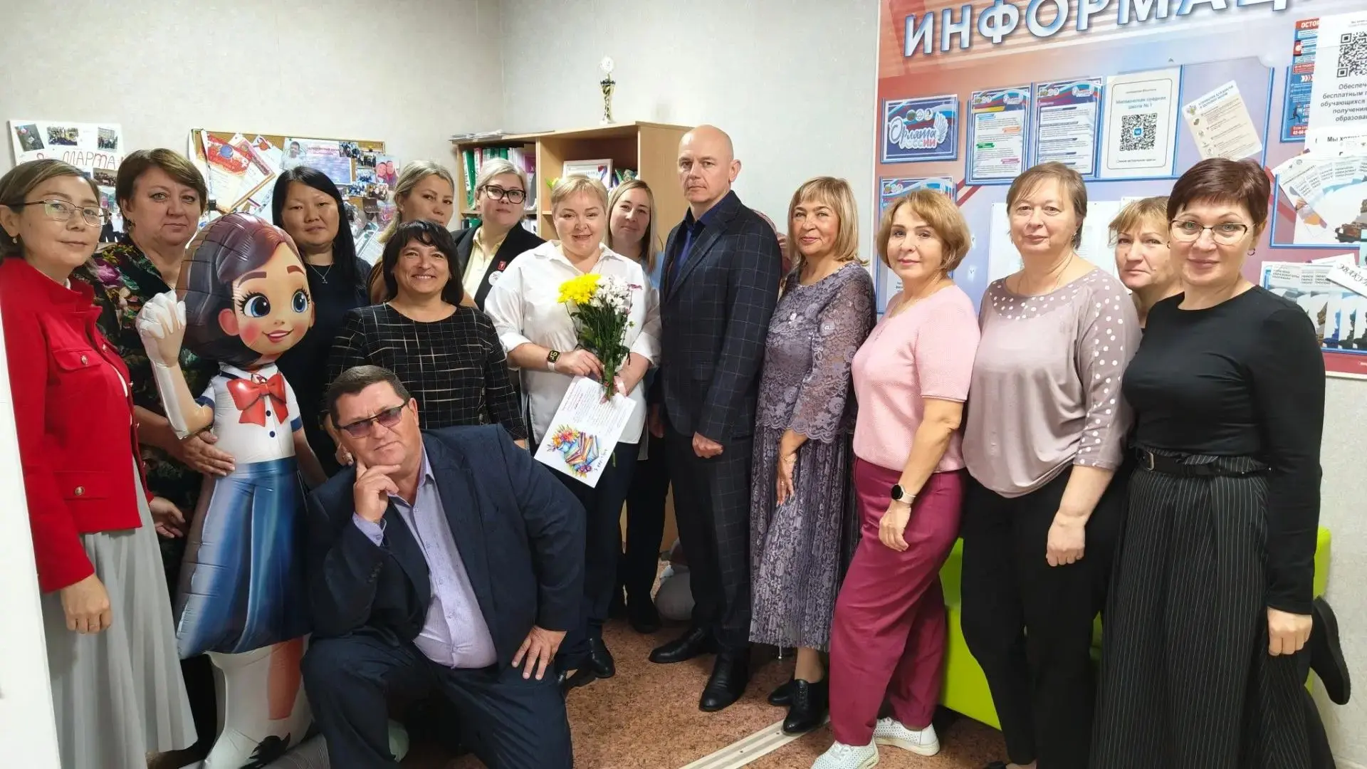 Дата в календаре: 1 октября. В Мильково поздравили педагогов с наступающим Днем учителя!❤️