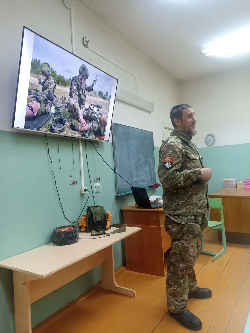Для учеников старших классов нашей школы в течение недели были проведены уроки мужества...