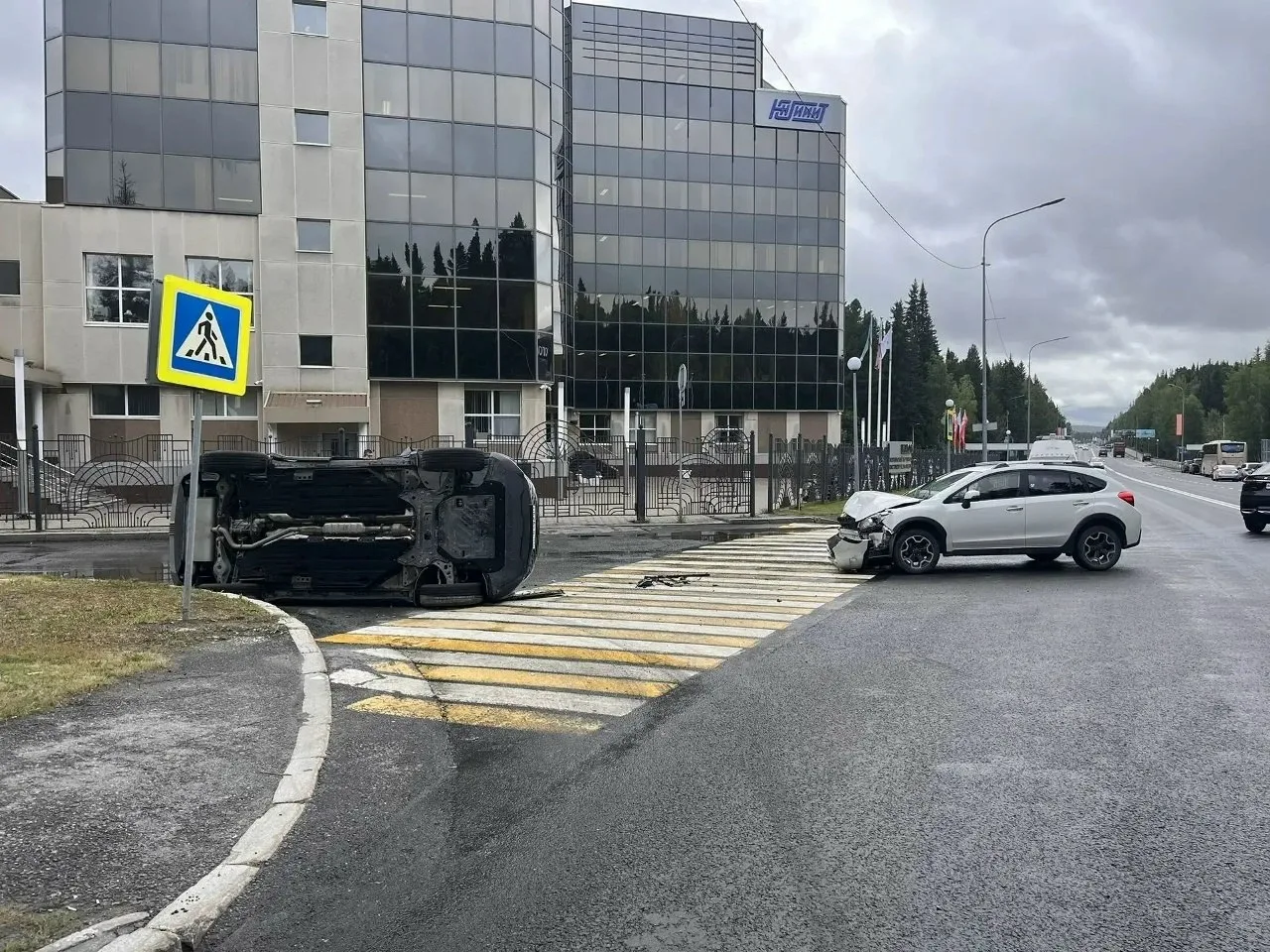 6 августа около 15:05 в городе Ханты-Мансийск, 40-летниий водитель «GEELY», по предвари...