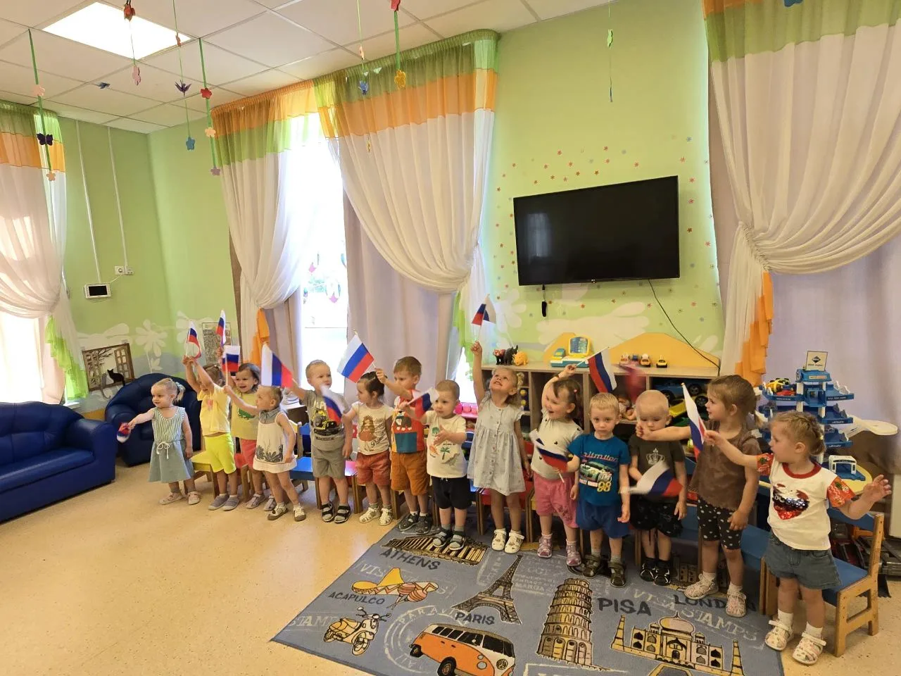 🇷🇺 Праздник великой страны в самых маленьких ладошках!