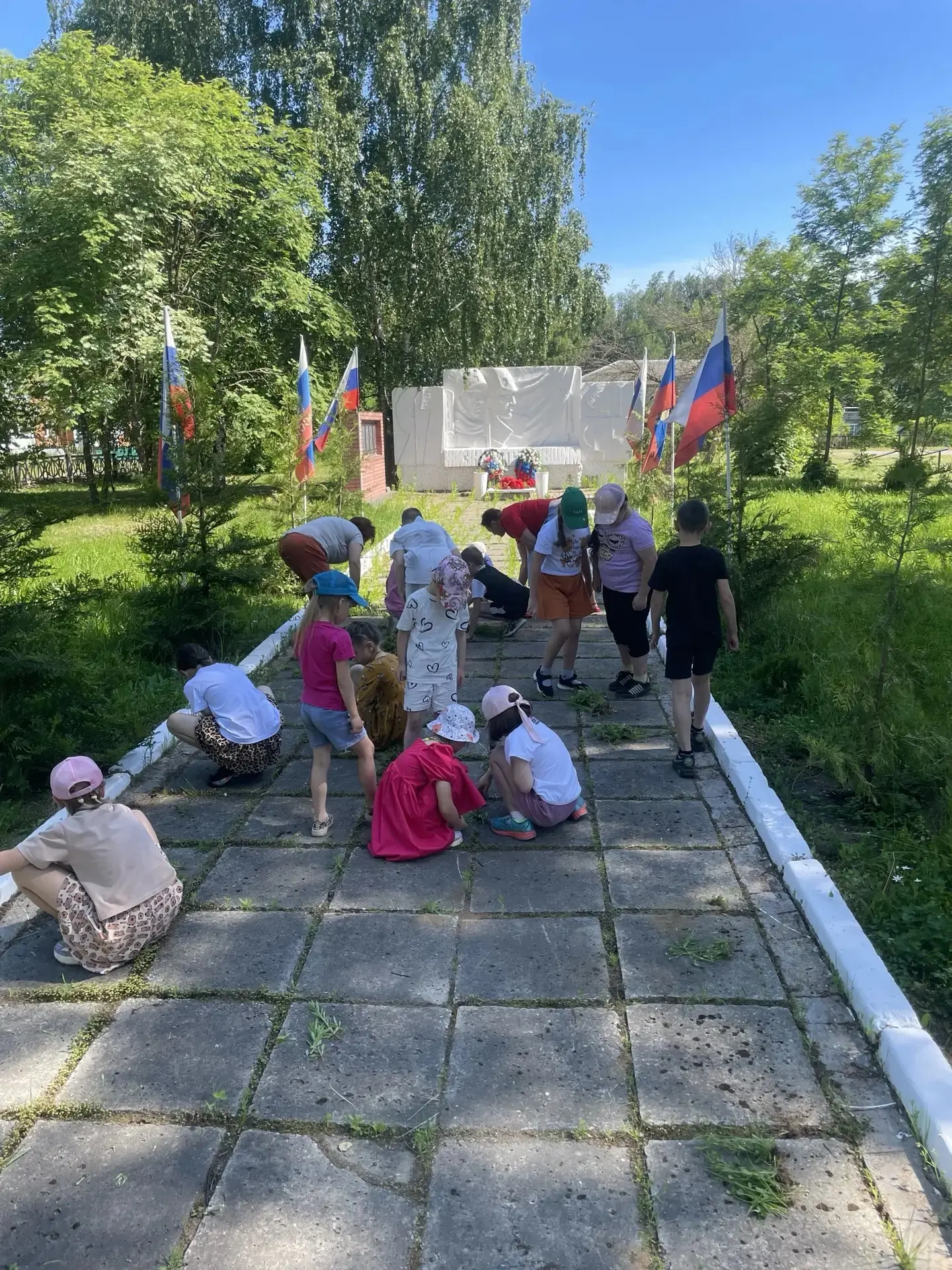 Шестой день нашего школьного лагеря прошёл под важным и красивым девизом: «Береги Планету»! ❤️🌍

Де