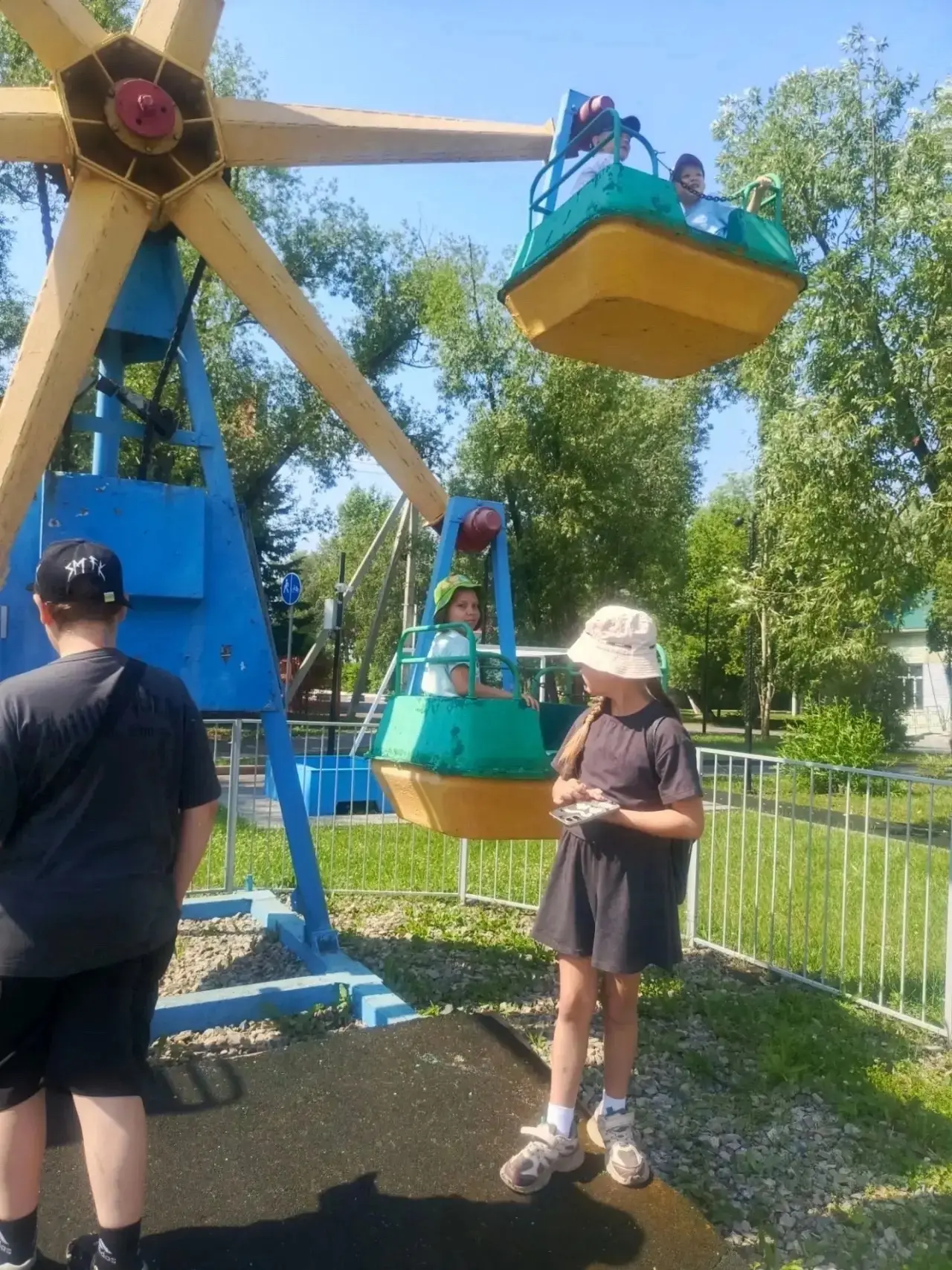 🎪Сегодня ребята лагеря дневного пребывания посетили городской парк аттракционов, где с удовольствие