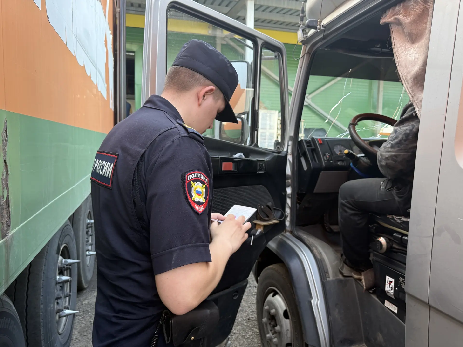 В Красноярске сотрудники полиции провели профилактическое мероприятие по контролю соблюдения миграци