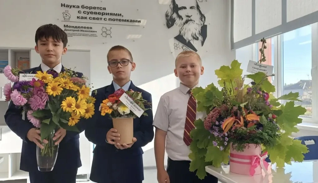 5 «В» класс принимает участие в выставке-конкурсе осенних букетов. 💐