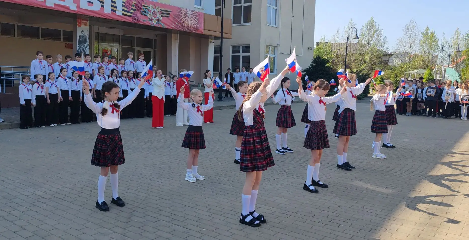 🎖️ «От героев былых времен…» — торжественная линейка к 81-й годовщине Великой Победы  В этом году, в