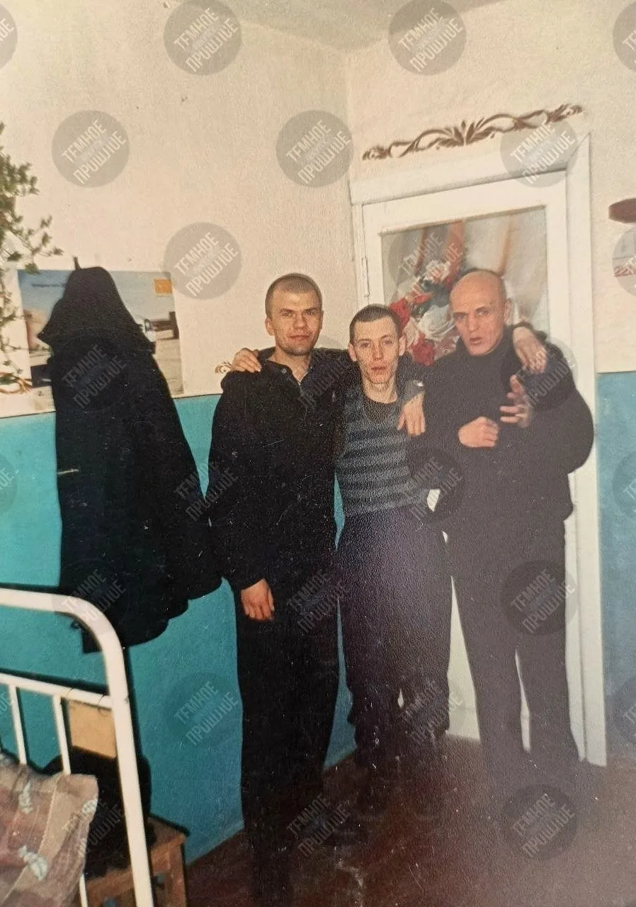 Сегодня, 25 июля, мог отметить 67-й день рождения Алексей Добриков «Плясун» (справа на фото)

Темное