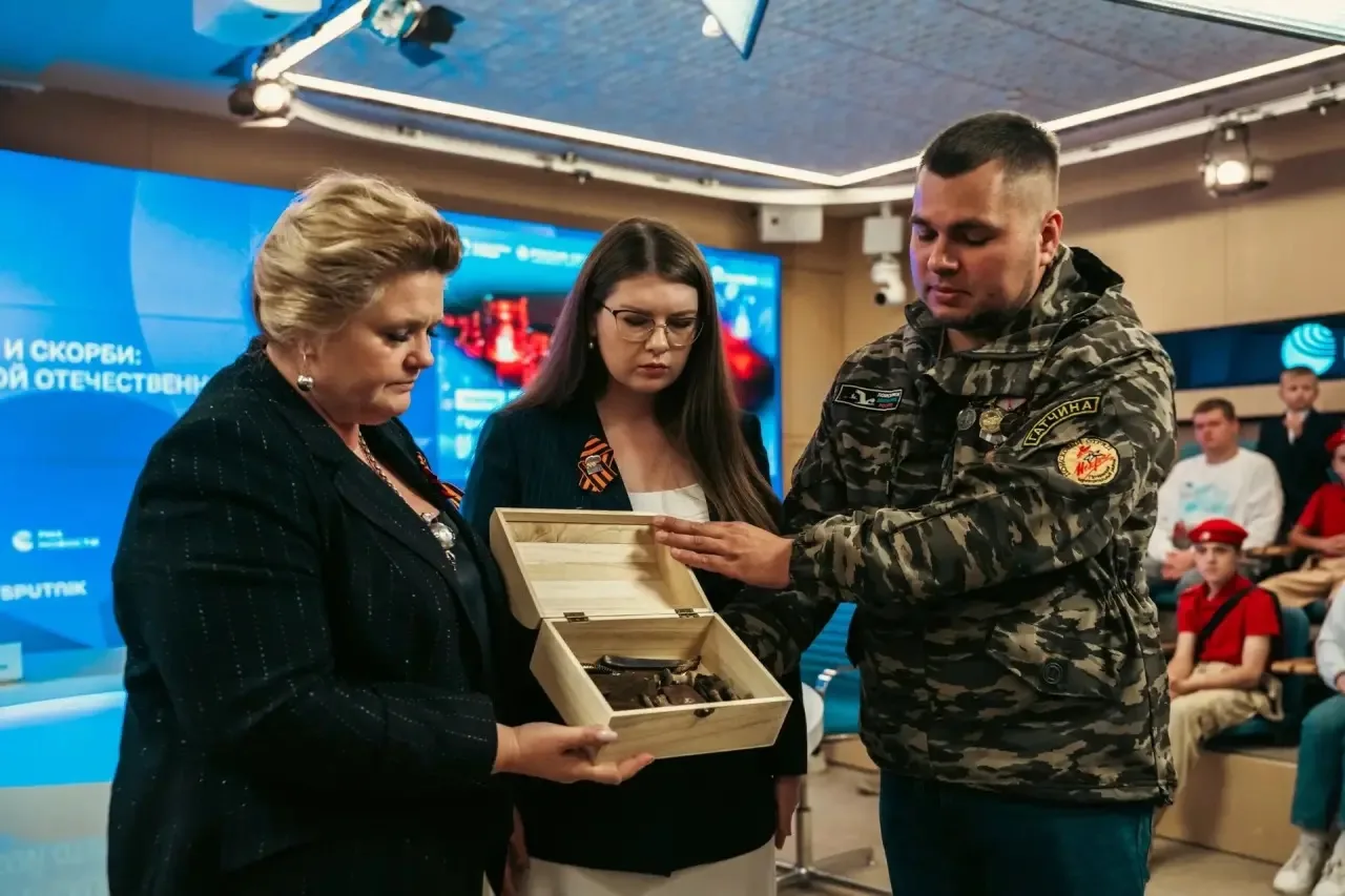 🤝Голос Гатчинской земли: вещи жертв геноцида станут частью федеральной памяти

Женские бусы, кольца