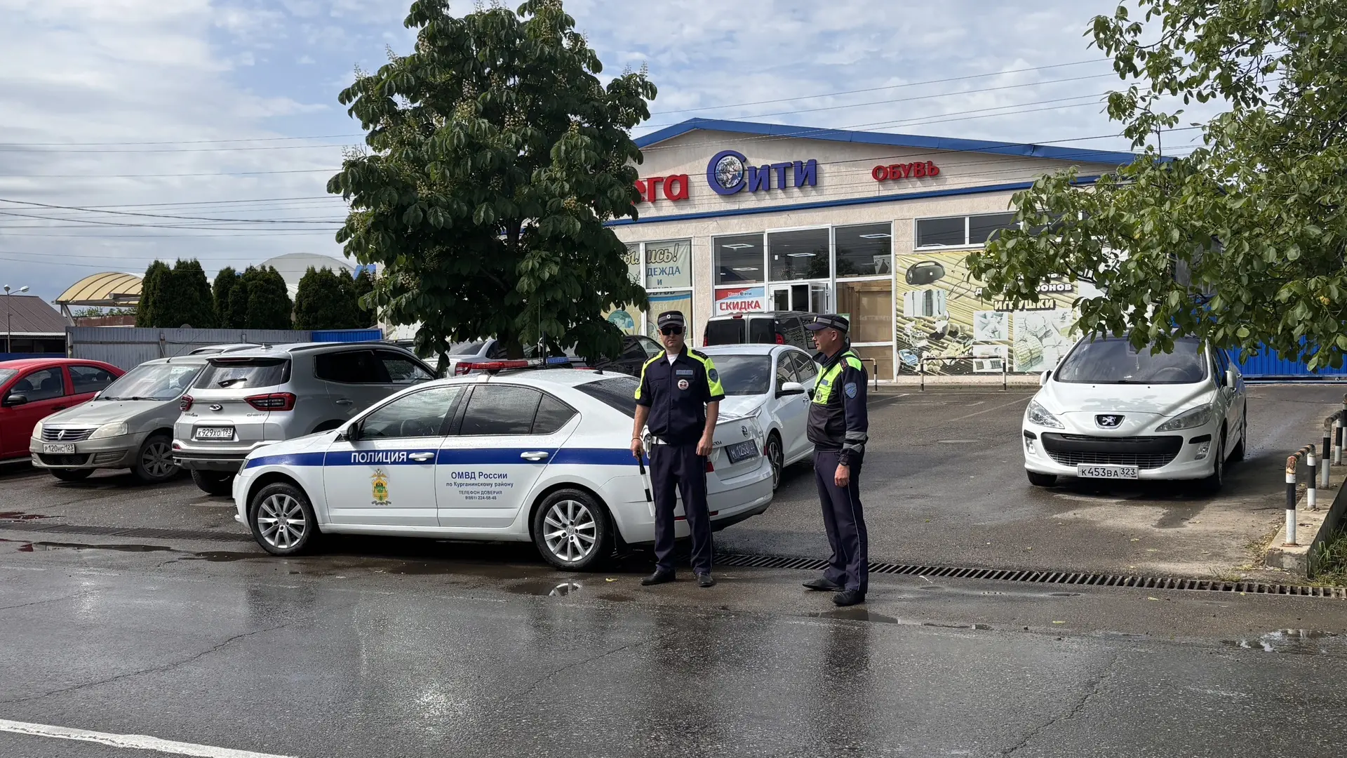 Полицейские и Общественники осуществили охрану общественного порядка в школах района