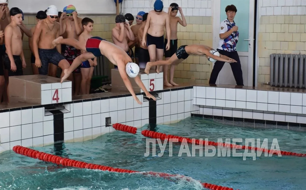 🏊‍♀️60-й плавательный сезон стартовал в краснолучском бассейне