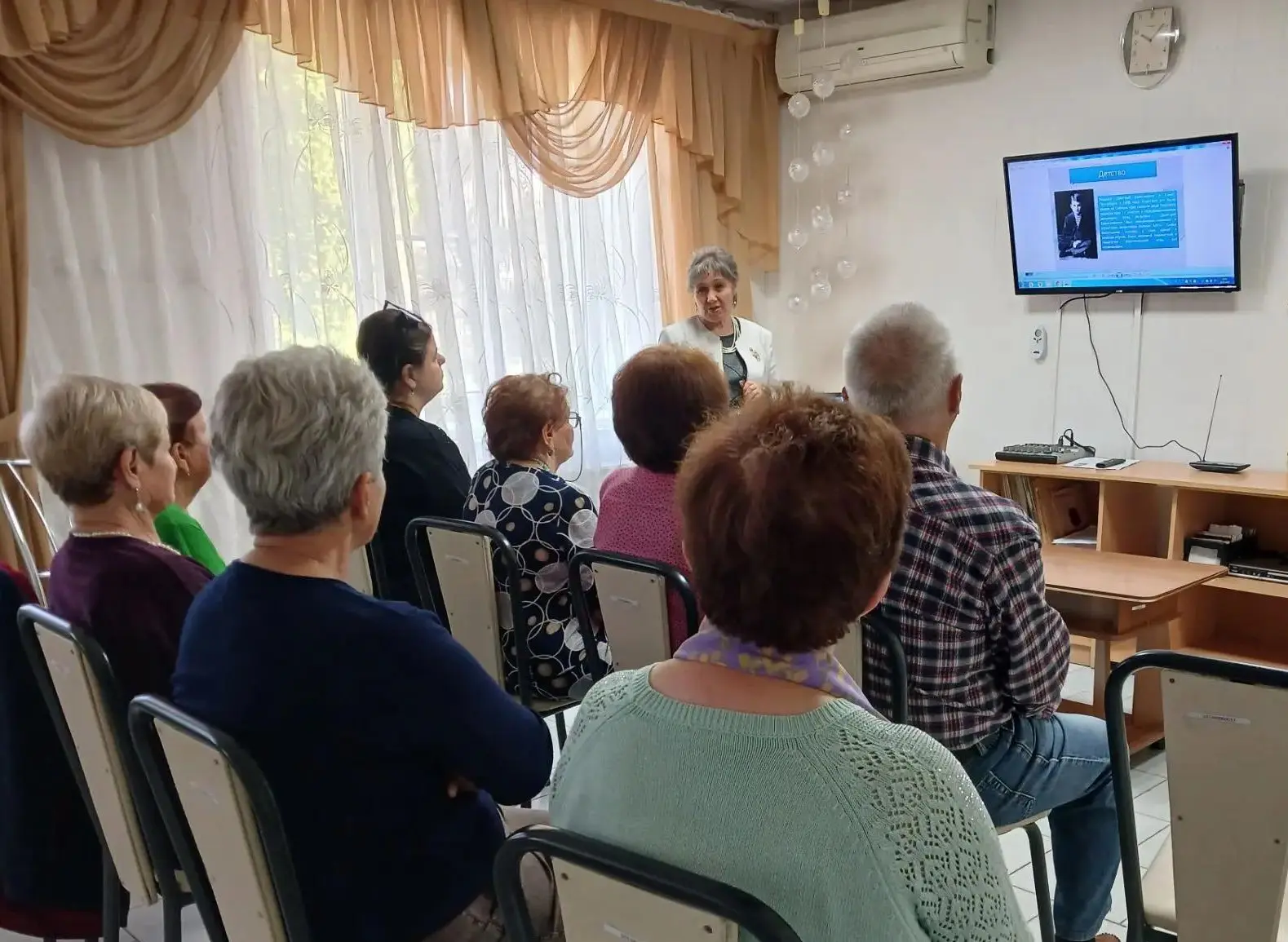🎼 «Бессмертная правда музыки Шостаковича»: в Ипатовском ЦСОН вспомнили великого композ...