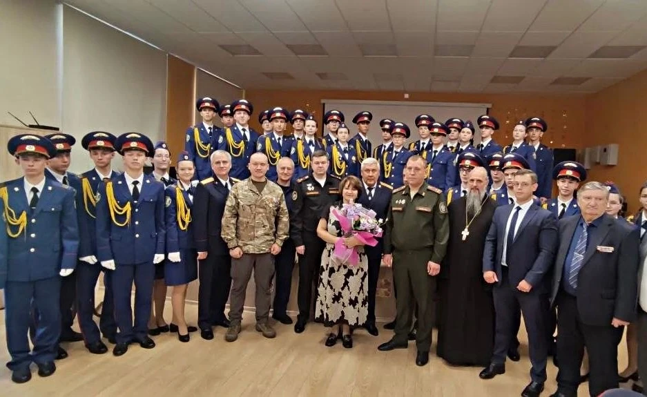 Сотрудники Главного следственного управления поздравили кадет с Днём знаний и началом н...
