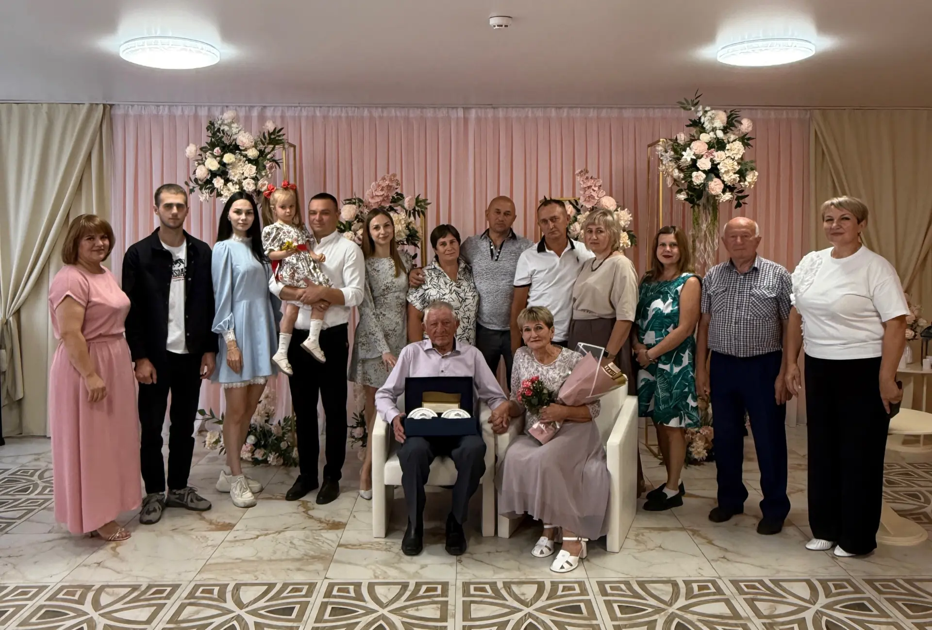 В Касторенском районе поздравили семью Семеновых с «золотой» свадьбой💛