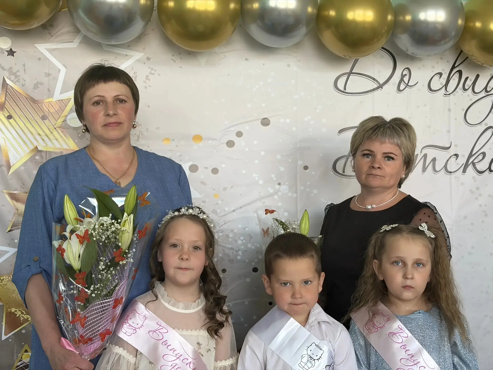 Дорогие наши выпускники! Сегодня вы делаете первый шаг во взрослую жизнь. Пусть он буде...