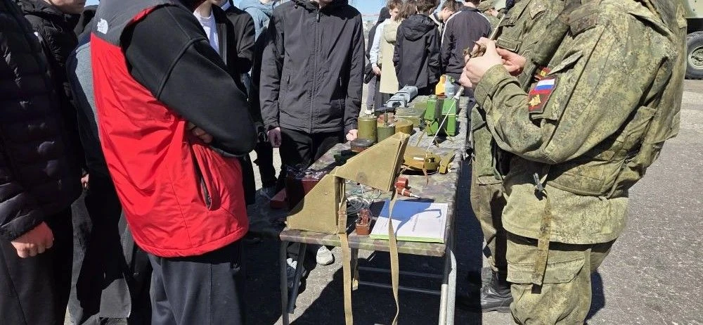 Для десятиклассников состоялся День призывника  Сегодня на базе войсковой части прошла военно-патрио