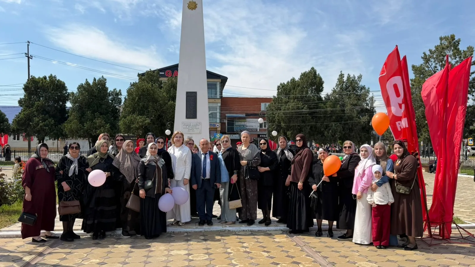 Коллектив ТКЦСОН «г Кизилюрта и Кизилюртовского района» во главе с директором  Гитиново...