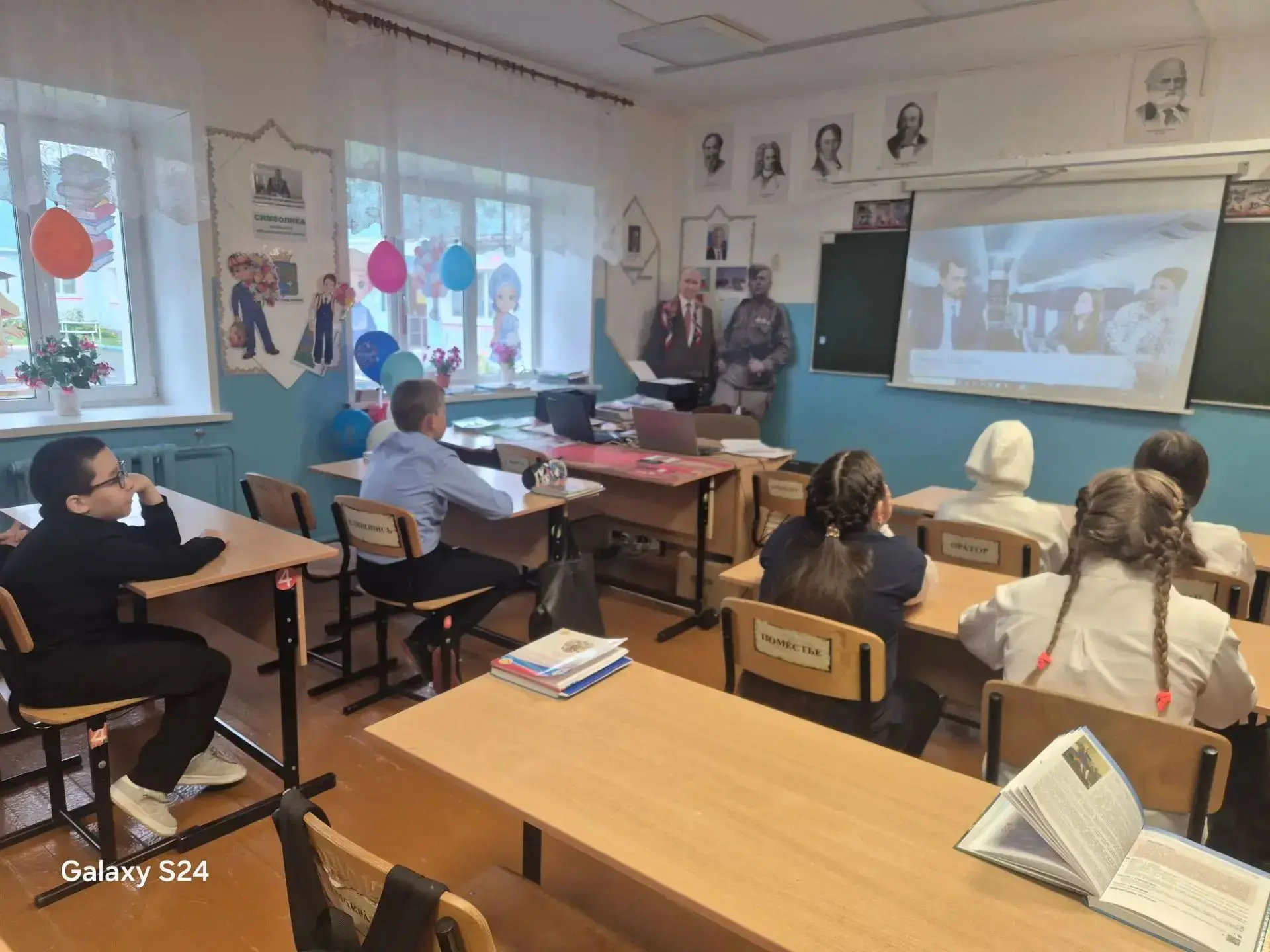 14 сентября  в Супринской СОШ прошли "Разговоры о важном". Учащиеся 1-5 классов познако...