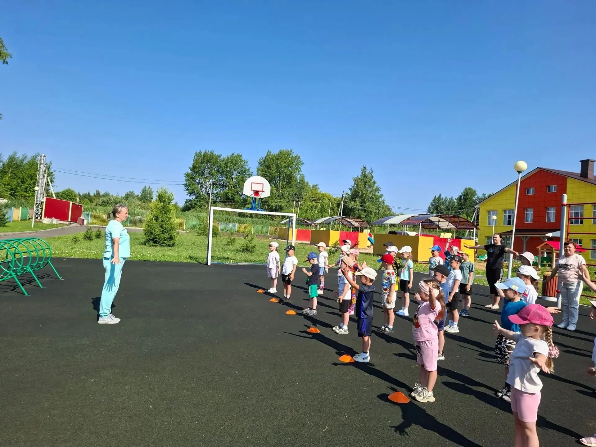 🏖🚴‍♀️🏃‍♂️ Сегодня в нашем детском саду прошёл настоящий День здоровья! 🎉

🌞 Утро началось с осо