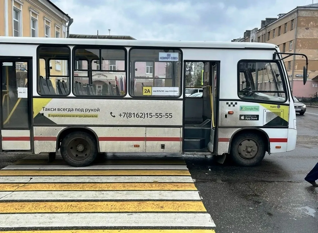 В Боровичах автобус сбил женщину на пешеходном переходе