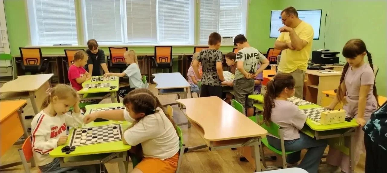 Всем привет! Это снова пришкольный лагерь «Улыбка», и мы спешим поделиться впечатлениями о нашем нев