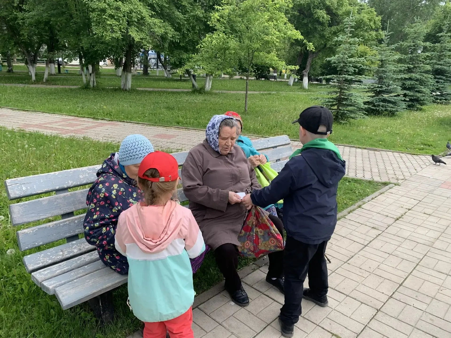 🎗 Акция «Люблю тебя, моя Россия!»
Сегодня в лагере "Сила в единстве " организовали раздачу символич