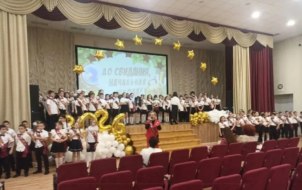 🎓✨ Выпускной в начальной школе: важный шаг во взрослую жизнь! ✨🎓  Сегодня в нашей школе прошло трога