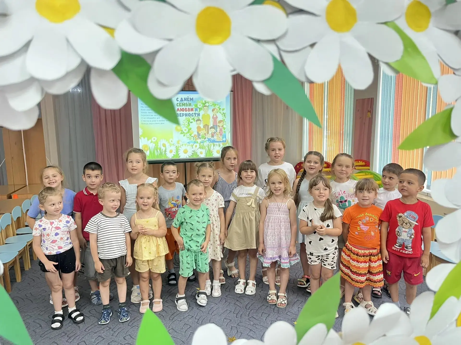 🌼В детском саду прошло праздничное мероприятие ко Дню семьи, любви и верности.
Ребята вместе с педа