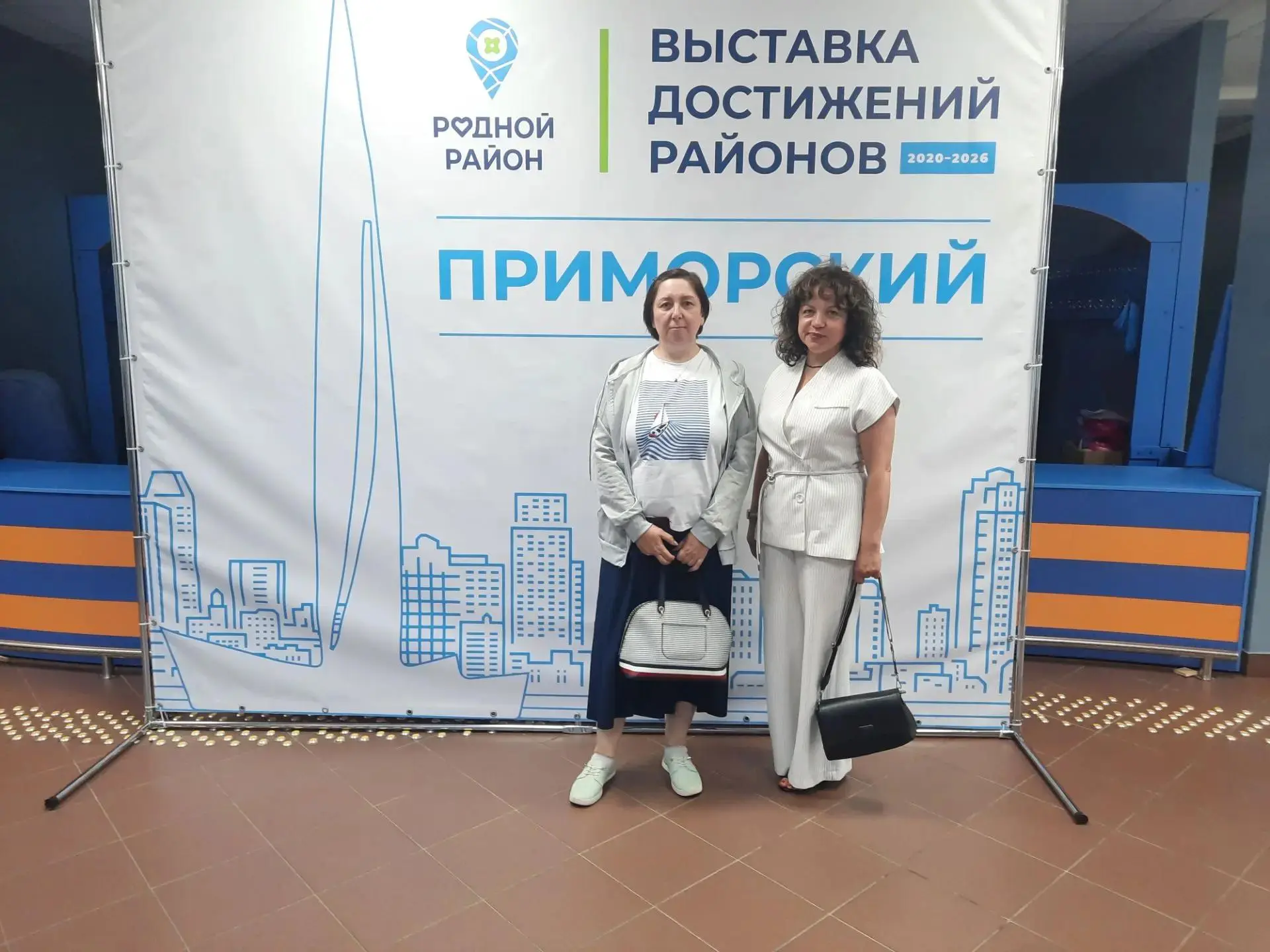 Наши сотрудники — на выставке достижений Приморского района 🏛️