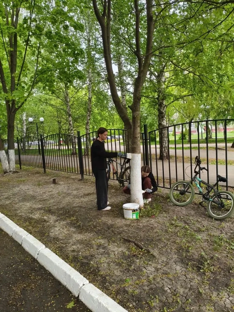 🌿🏫 Сегодня в нашей школе прошёл субботник!  Учащиеся нашей школы дружно наводили порядок на территор