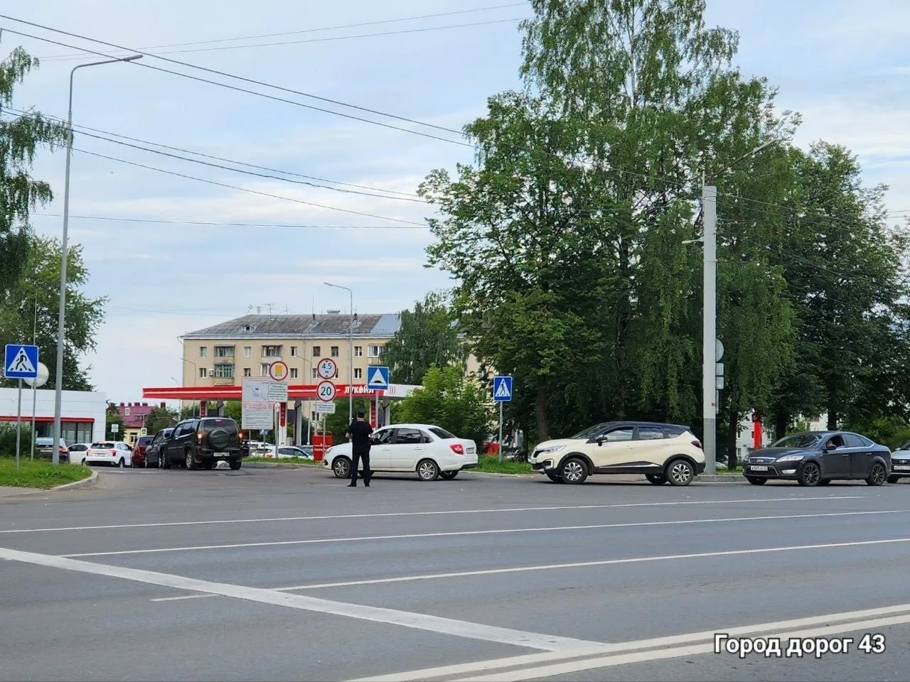 ❌ Часть автомобилей останется без бензина в Кировской области

А причина — в ограничении продажи топ