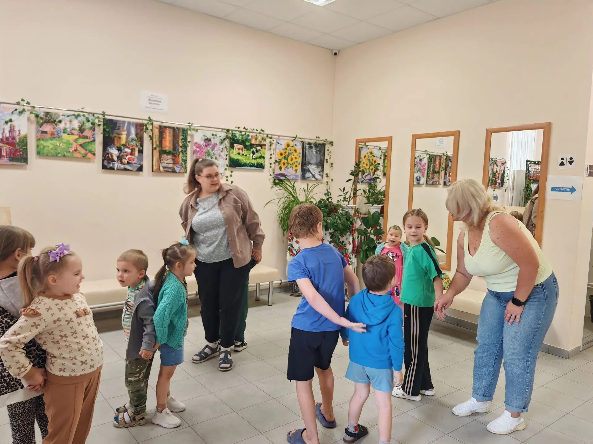 Руководитель клубного формирования "Радуга" Оксана Игоревна провела тренинг на сплочени...