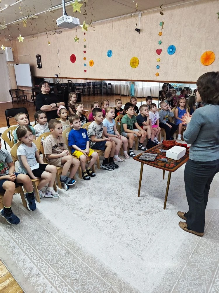 Сегодня в нашем детском саду №135 произошло удивительное событие. К ребятам в гости при...
