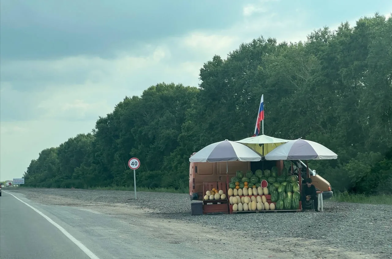 🚧 Ордынское шоссе продолжают ремонтировать, но некоторые вещи остаются неизменными.
Даже когда здес