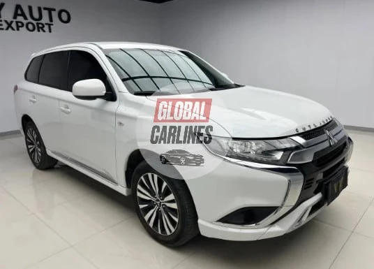 🌟Mitsubishi Outlander — среднеразмерный кроссовер, выпускаемый японской корпорацией Mitsubishi с 200