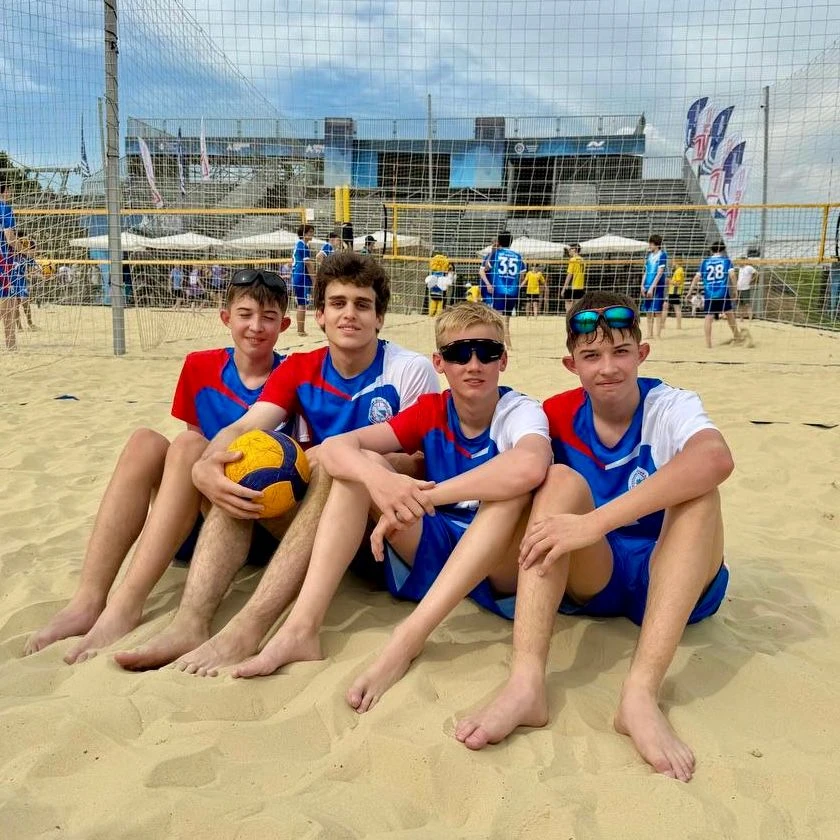 🏐Команда ММШ по пляжному волейболу в плей-офф!

Ученики Московской международной школы принимают уч