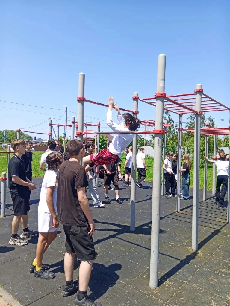 ✅Учащиеся МАОУ СОШ1 приняли участие в мастер-классе "Воркаут без границ", который прошел в  Кореновс