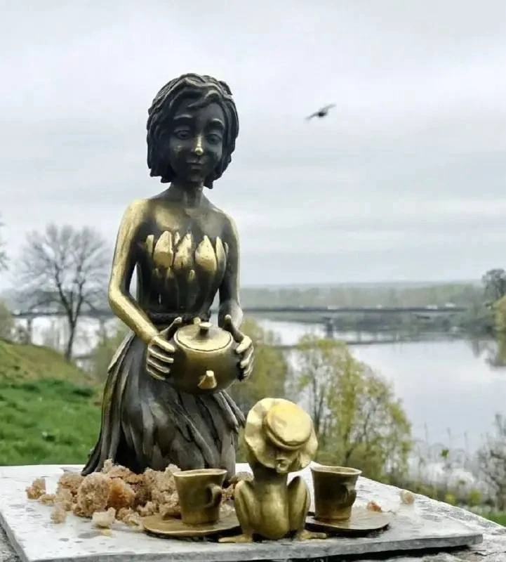 На Набережной Грина снова появилась голова у Кикиморы.  Фигурку удалось восстановить менее чем за не
