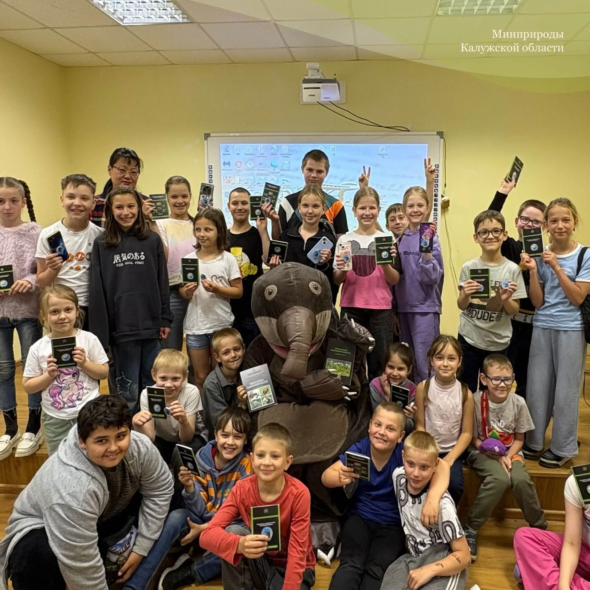 Даже в каникулы не прекращаем вдохновлять юных экологов!

На прошлой неделе калужский экогерой Хохул