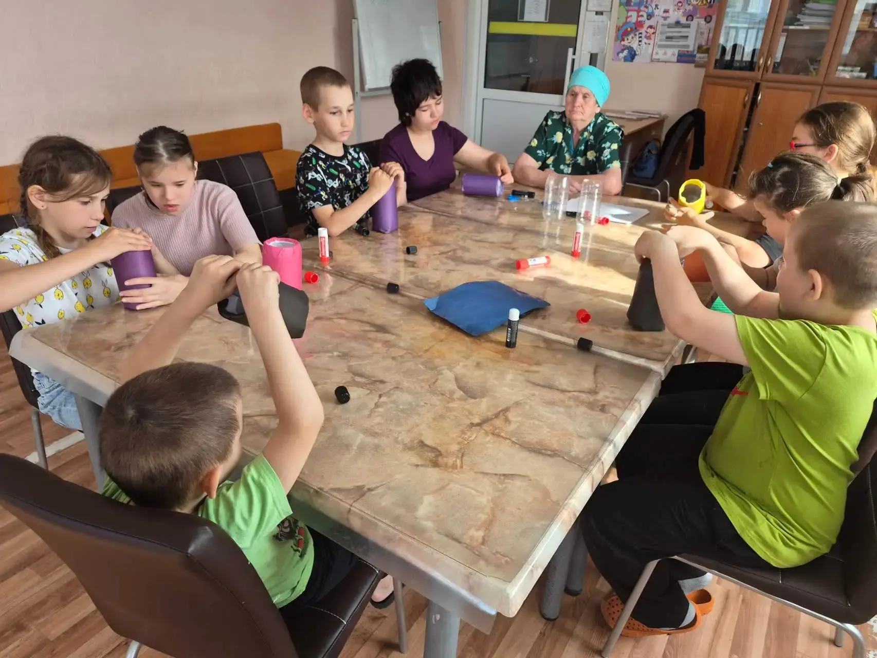С воспитанниками старшей группы прошло творческое занятие, на котором они вместе с соци...