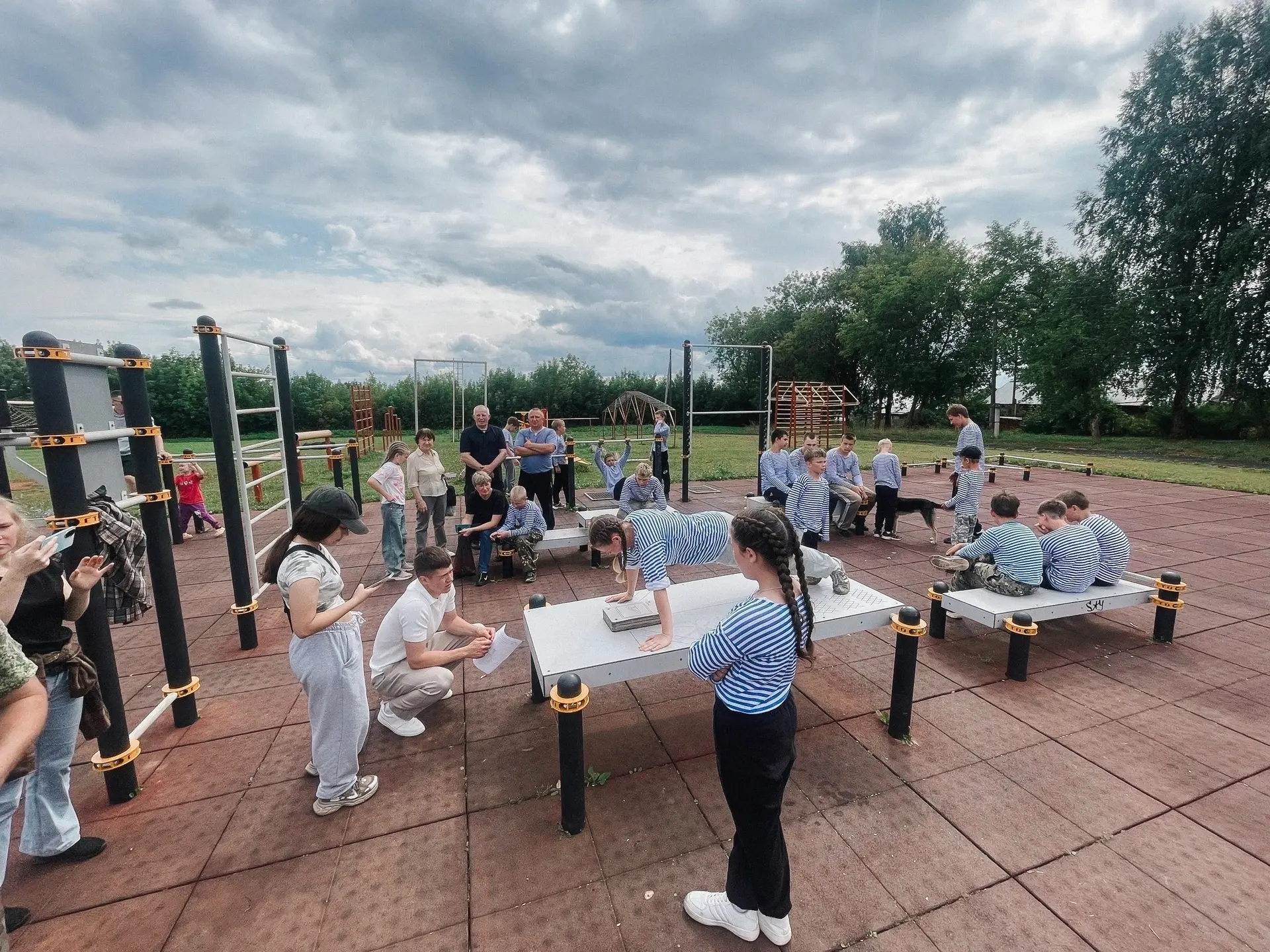 💪 На стадионе ДЮСШ пгт Уни состоялись соревнования по силовым видам спорта, посвящённы...